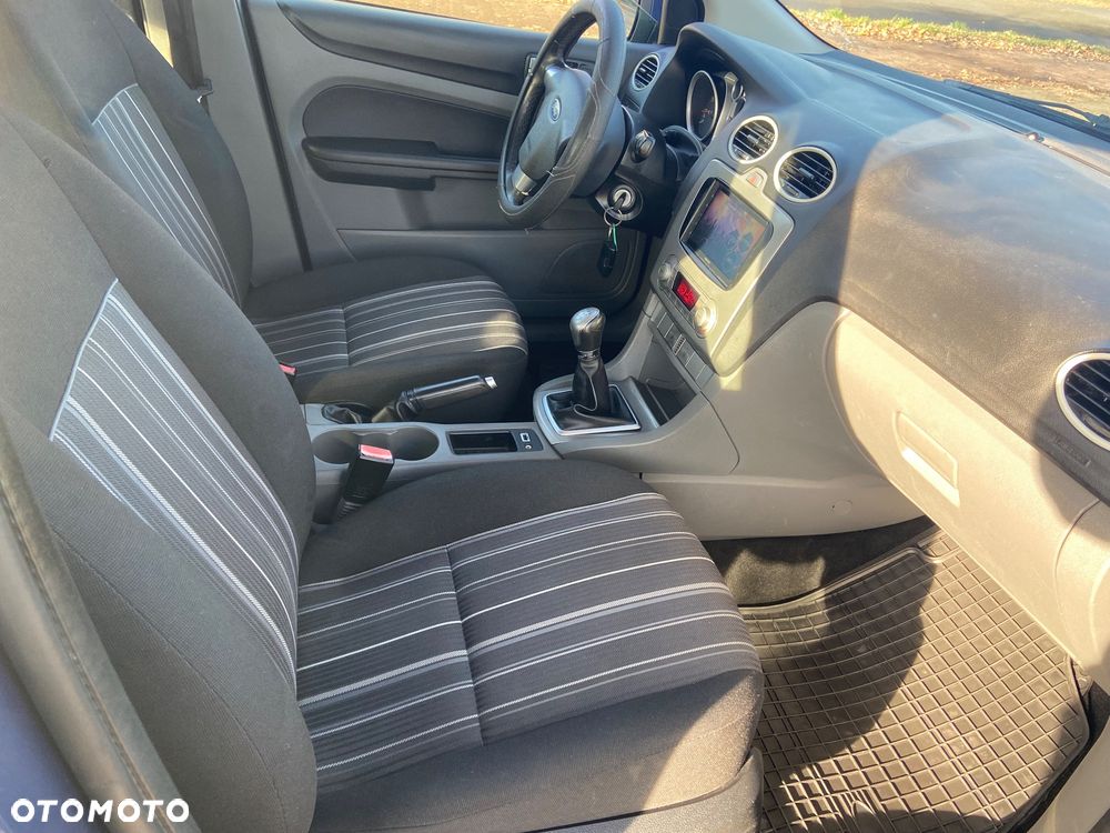 Ford Focus 1.6 16V Ambiente - 8