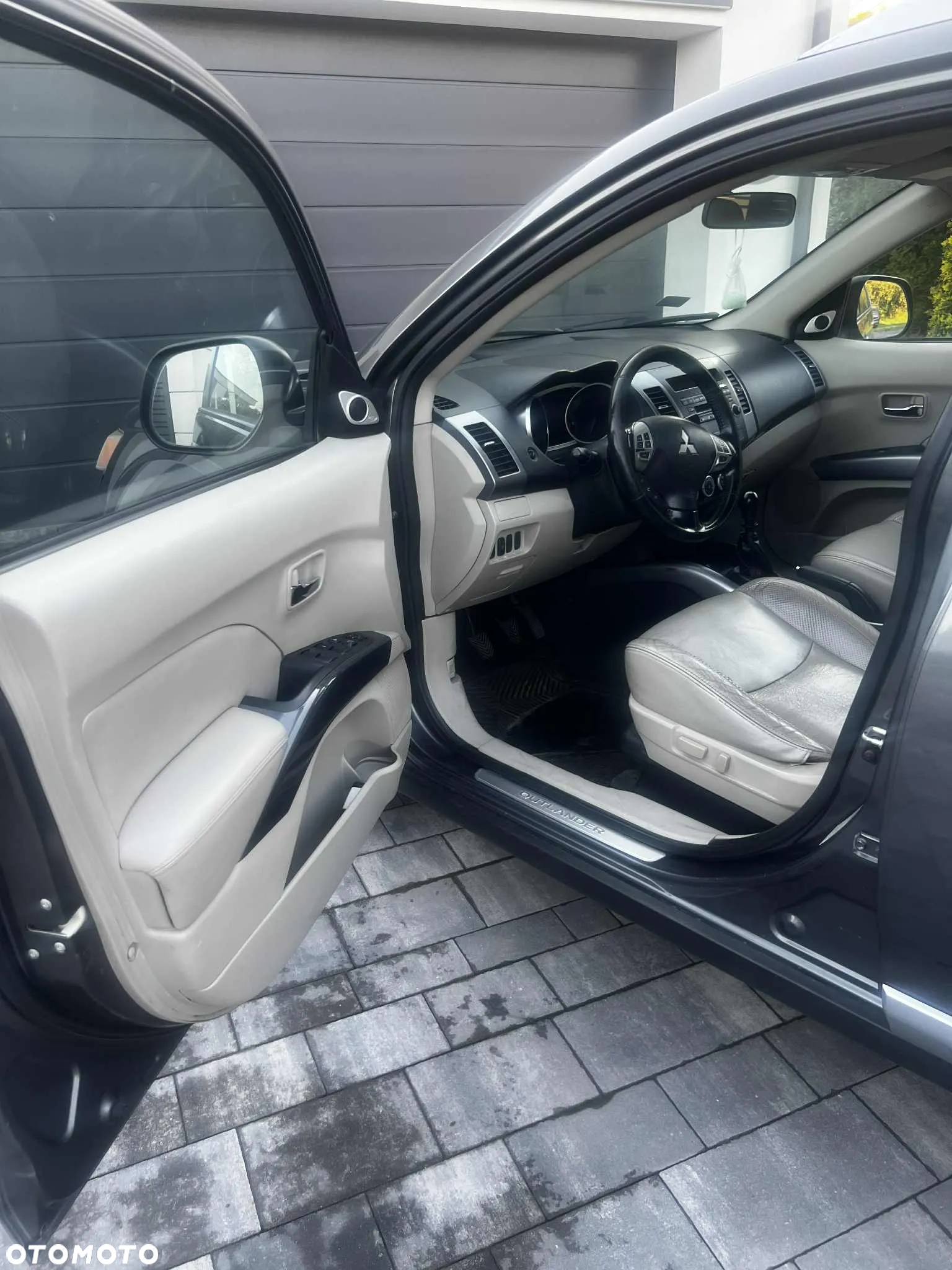 Mitsubishi Outlander - 10