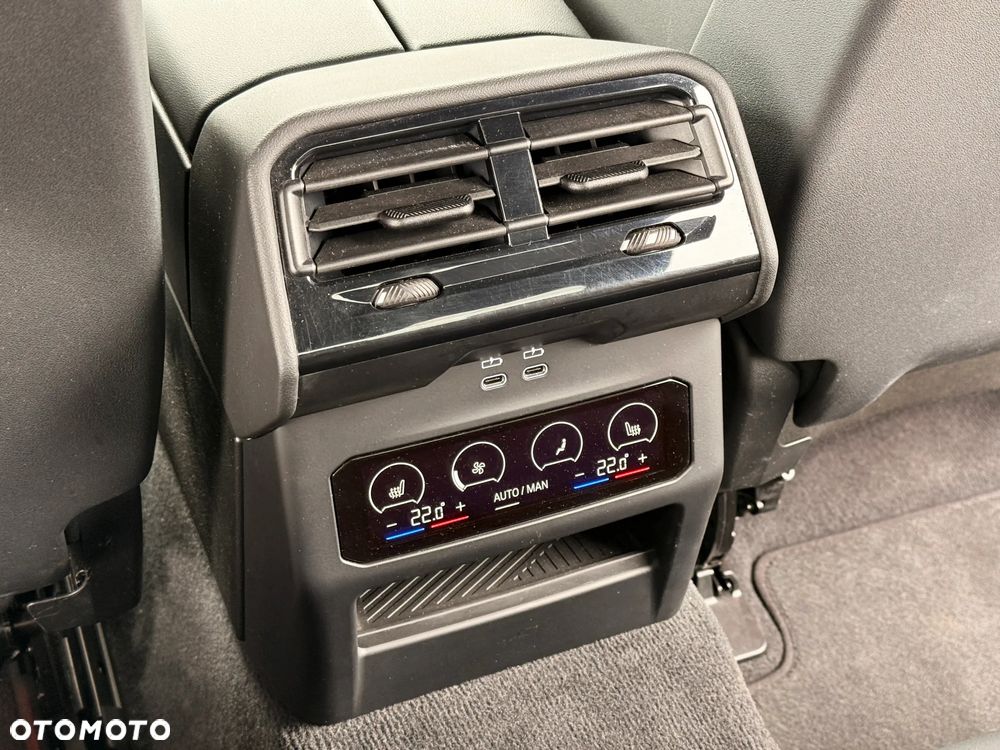 BMW Seria 5 520i - 32