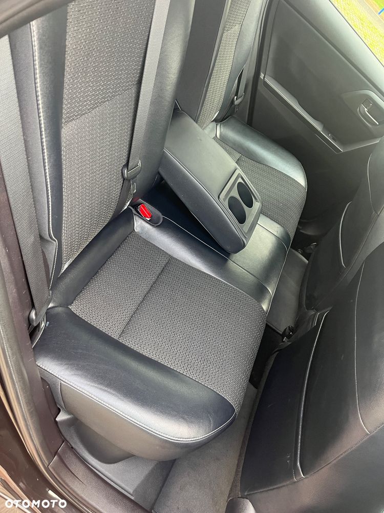 Toyota Auris 1.8 HSD Luna - 17