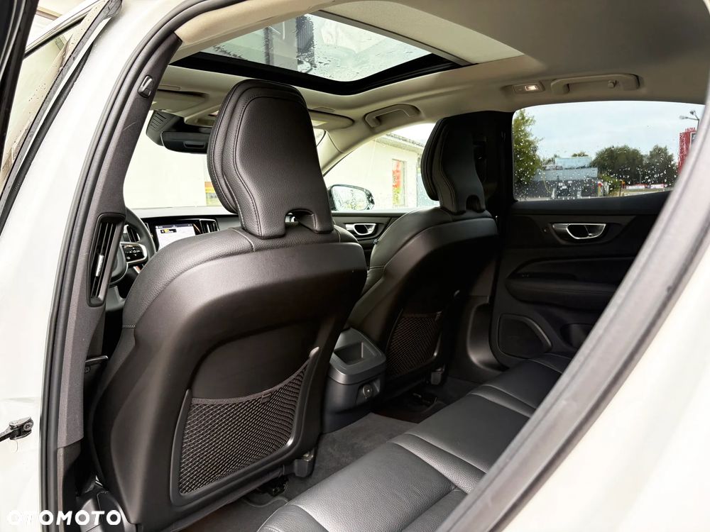 Volvo S60 B5 B AWD Plus Dark - 12