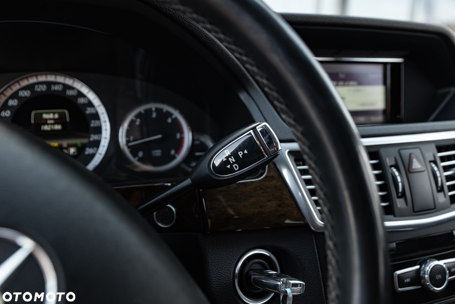 Mercedes-Benz Klasa E 300 T BlueTEC HYBRID 7G-TRONIC Avantgarde - 34