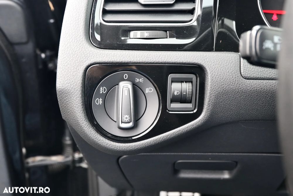 Volkswagen Golf 1.6 TDI DPF BlueMotion Technology Highline - 24