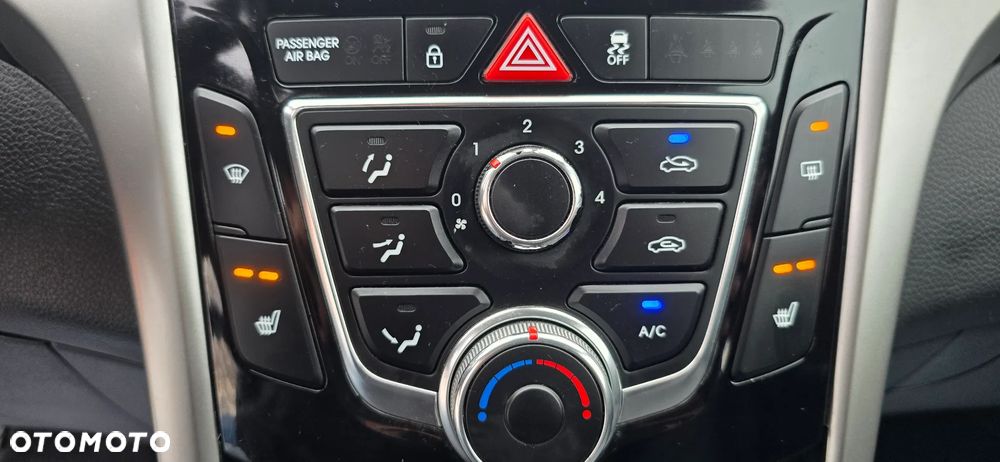 Hyundai i30 blue Kombi 1.4 YES Gold - 8