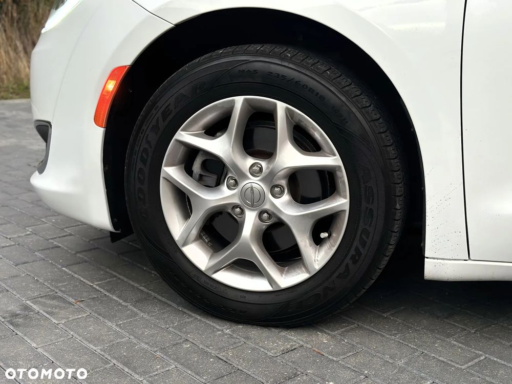 Chrysler Pacifica - 9