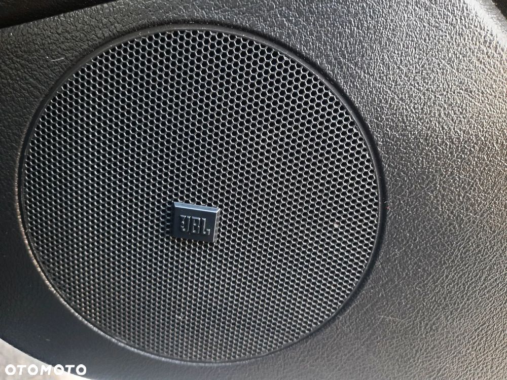 Peugeot 407 HDi 110 JBL - 23