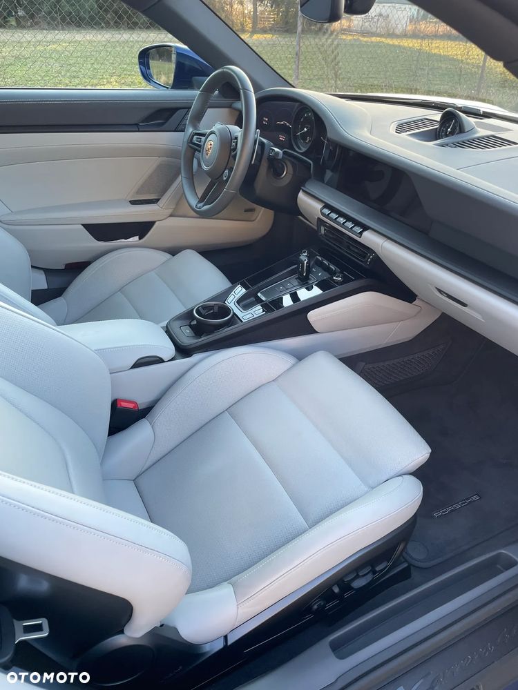Porsche 911 Carrera 4 GTS - 5