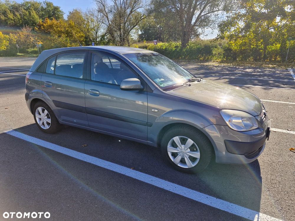 Kia Rio - 10