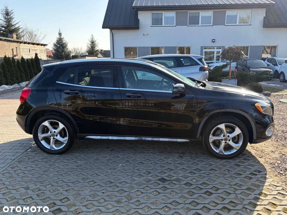 Mercedes-Benz GLA 250 4Matic 7G-DCT UrbanStyle Edition - 6