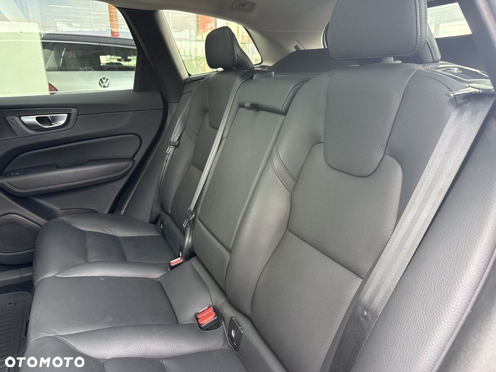 Volvo XC 60 B4 D AWD Plus Bright - 20