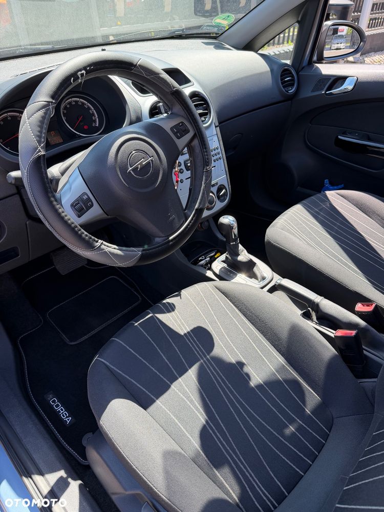 Opel Corsa 1.4 16V Cosmo - 23