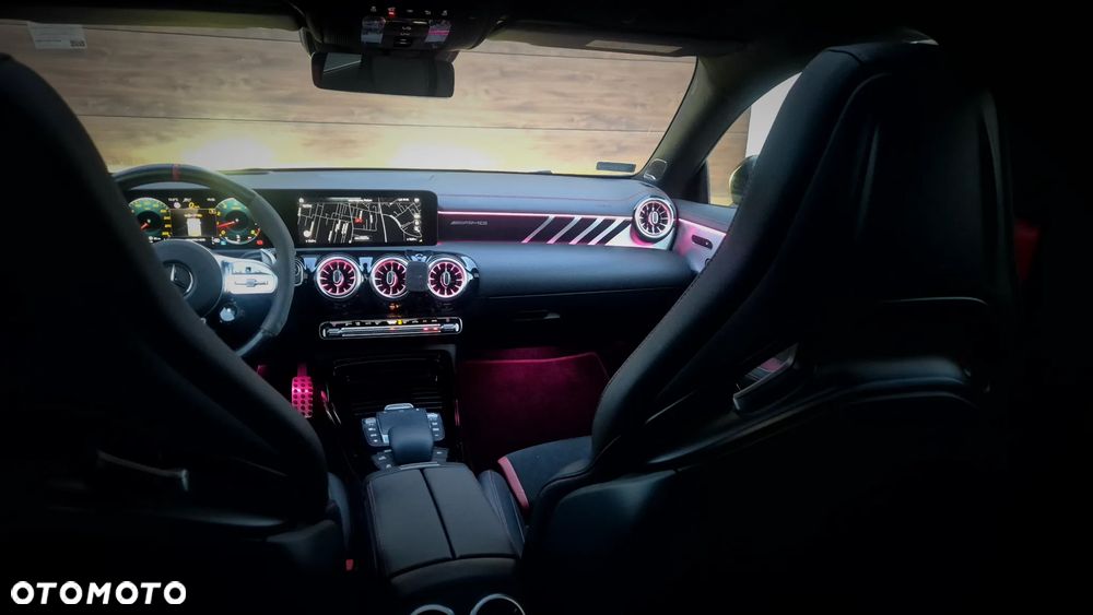 Mercedes-Benz CLA AMG 45 S 4-Matic 8G-DCT - 36