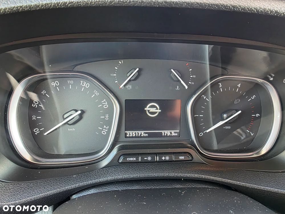 Opel Vivaro - 21