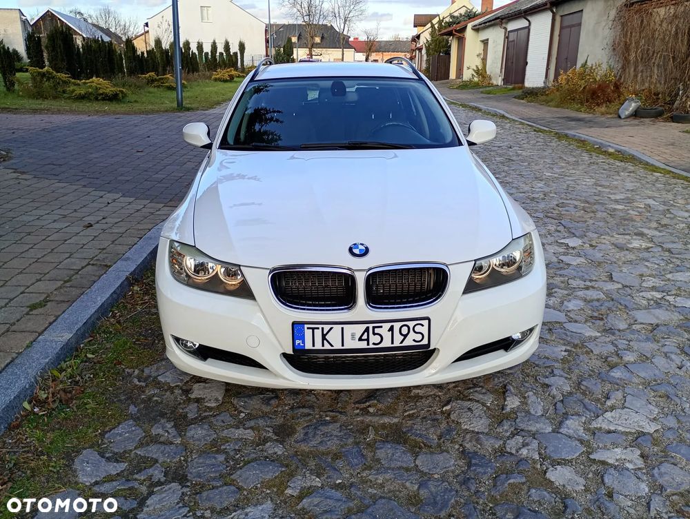 BMW Seria 3 320d xDrive DPF Touring - 12