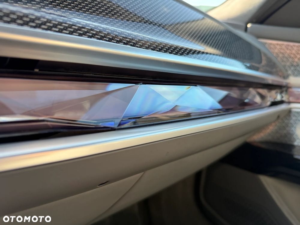 BMW Seria 7 M760e PHEV xDrive sport - 25