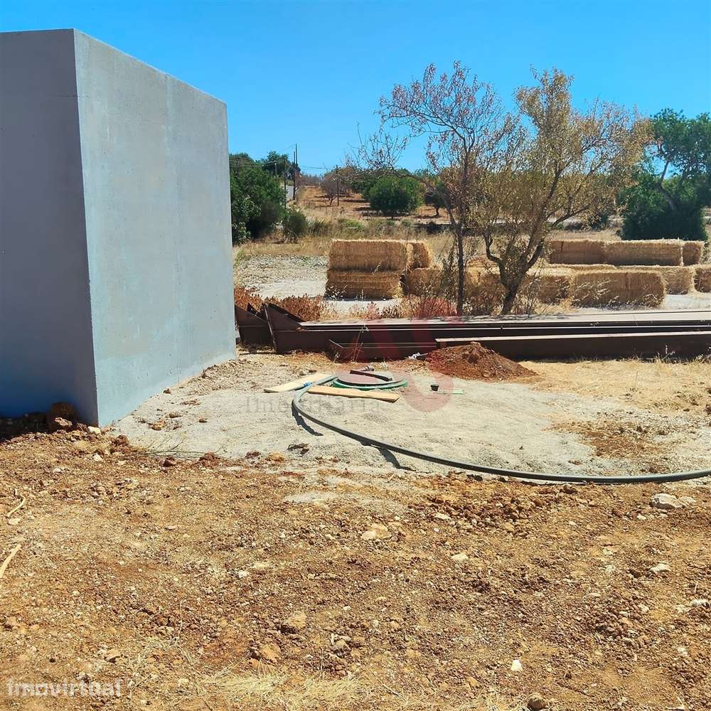 Terreno com uma área total de 24.070 m2 com 1 Bungalow T2 em Albufeira - Grande imagem: 2/19