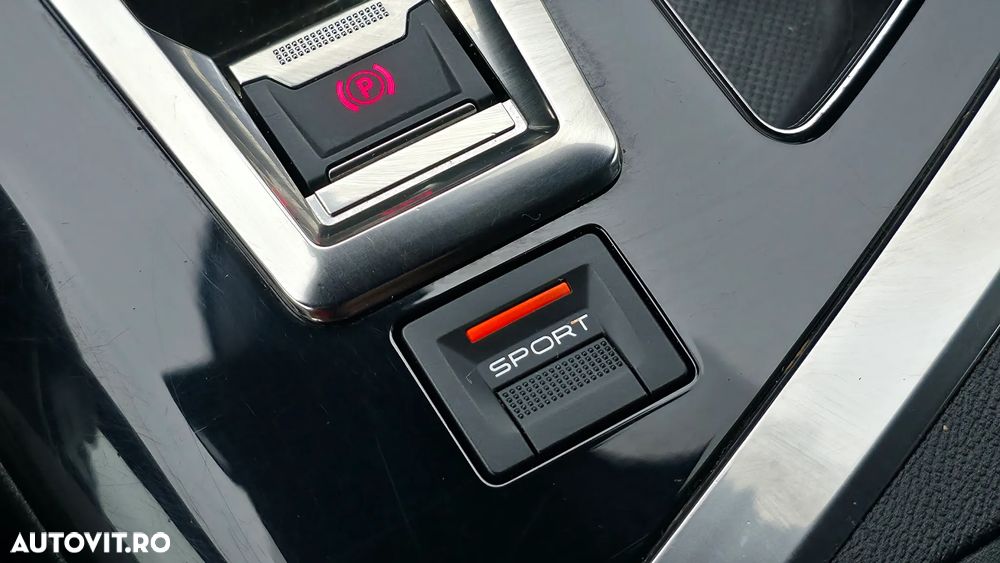 Peugeot 3008 1.2 PureTech Turbo S&S EAT6 GT-Line - 28