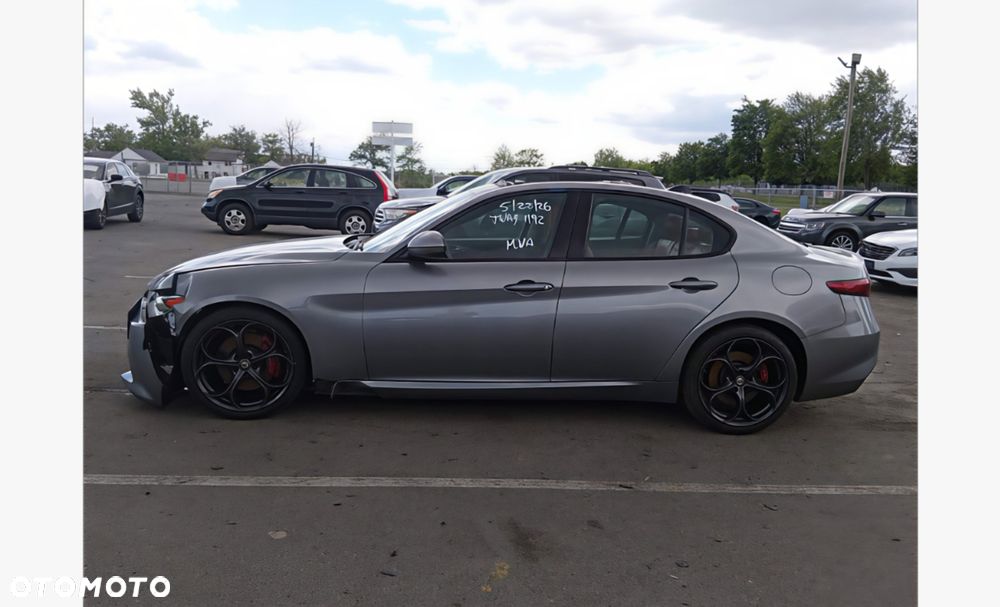 Alfa Romeo Giulia - 5