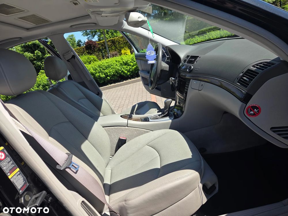 Mercedes-Benz Klasa E 500 4Matic Automatik Avantgarde - 27