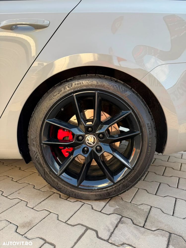 Skoda Octavia 2.0 TDI DSG 4X4 RS - 11