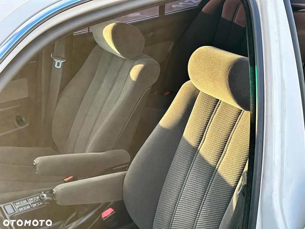 BMW Seria 5 520i - 22