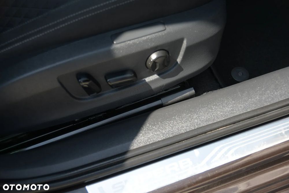 Skoda Superb 2.0 TDI DSG Ambition - 26