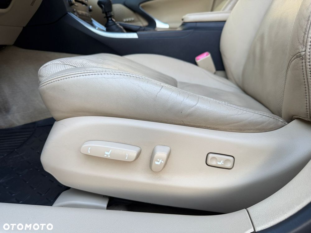 Lexus IS 220 D Prestige - 27