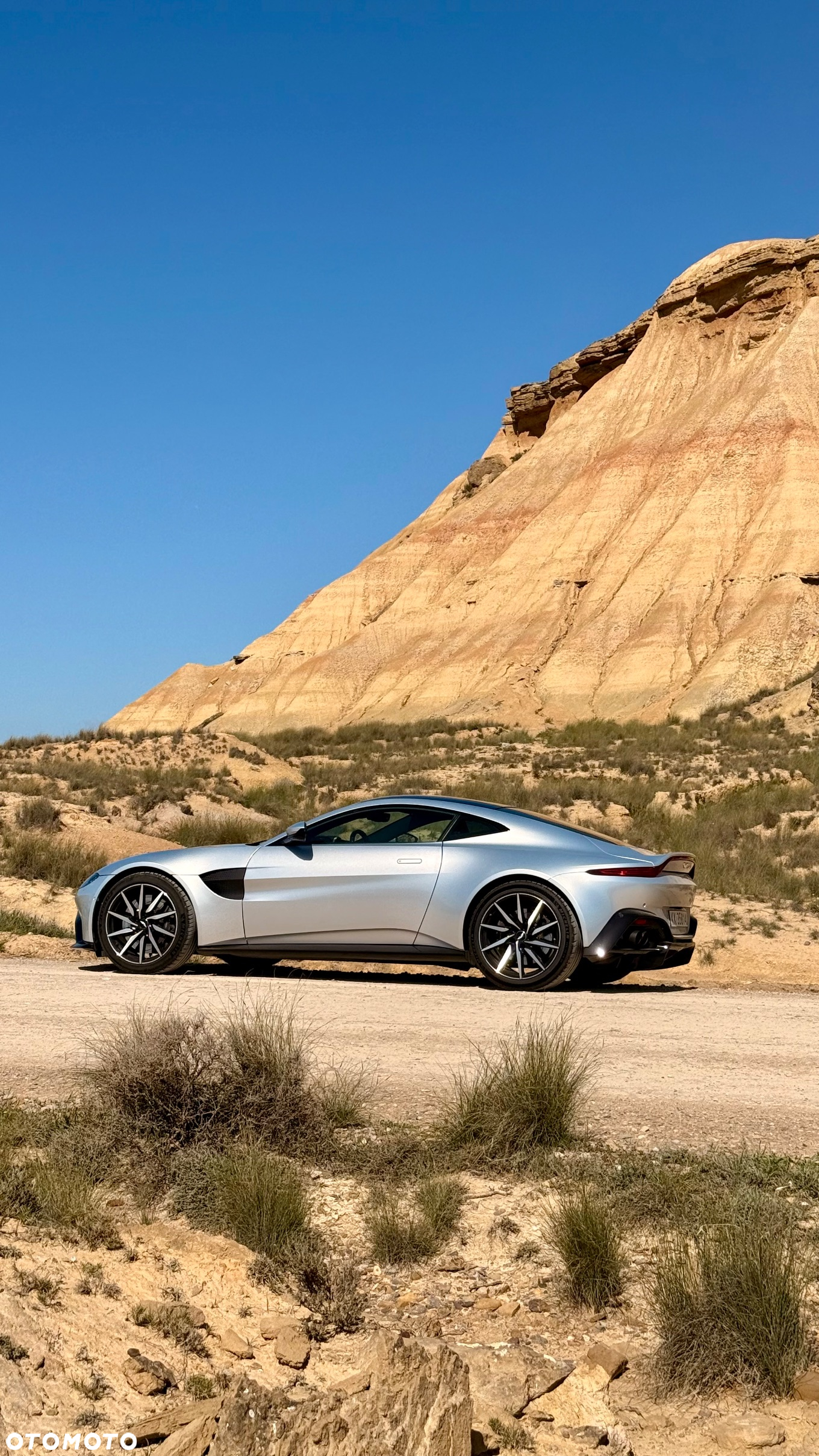 Aston Martin Vantage - 9