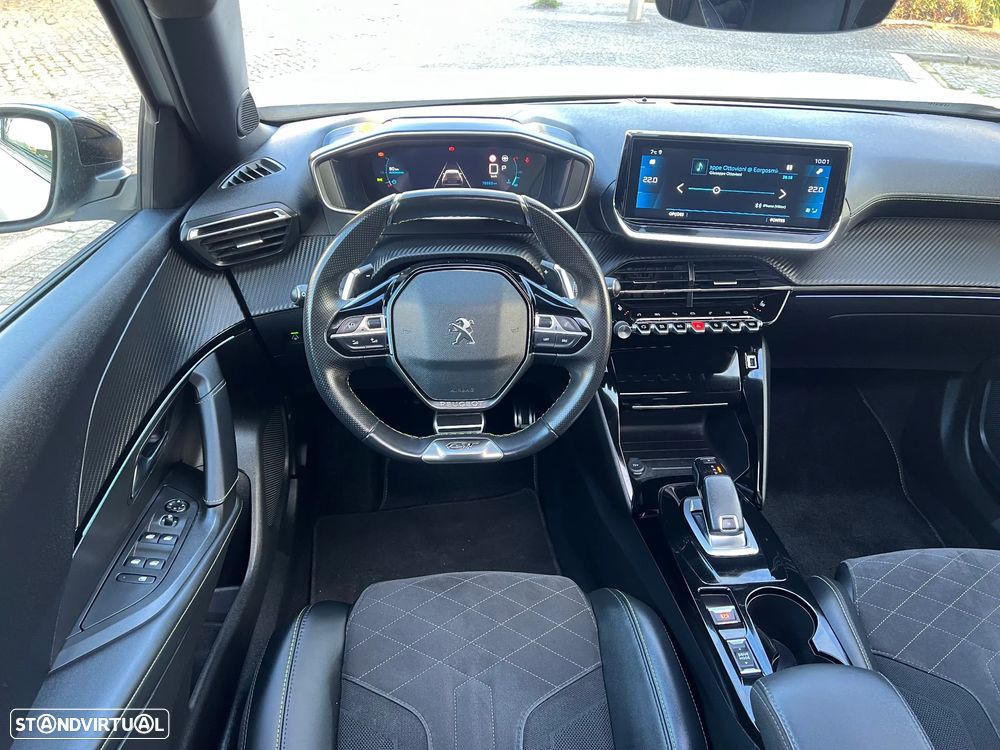 Peugeot 2008 1.2 PureTech GT EAT8 - 14