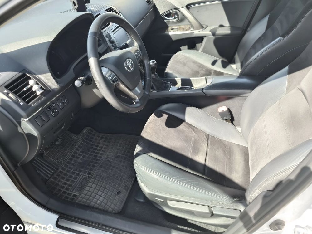 Toyota Avensis 1.8 Premium - 10
