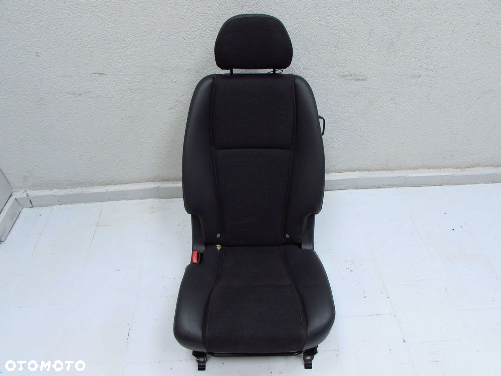 VOLVO XC90 FOTEL SIEDZENIE TYL LEWY MATERIAL II RZAD ISOFIX 02-14 - 1