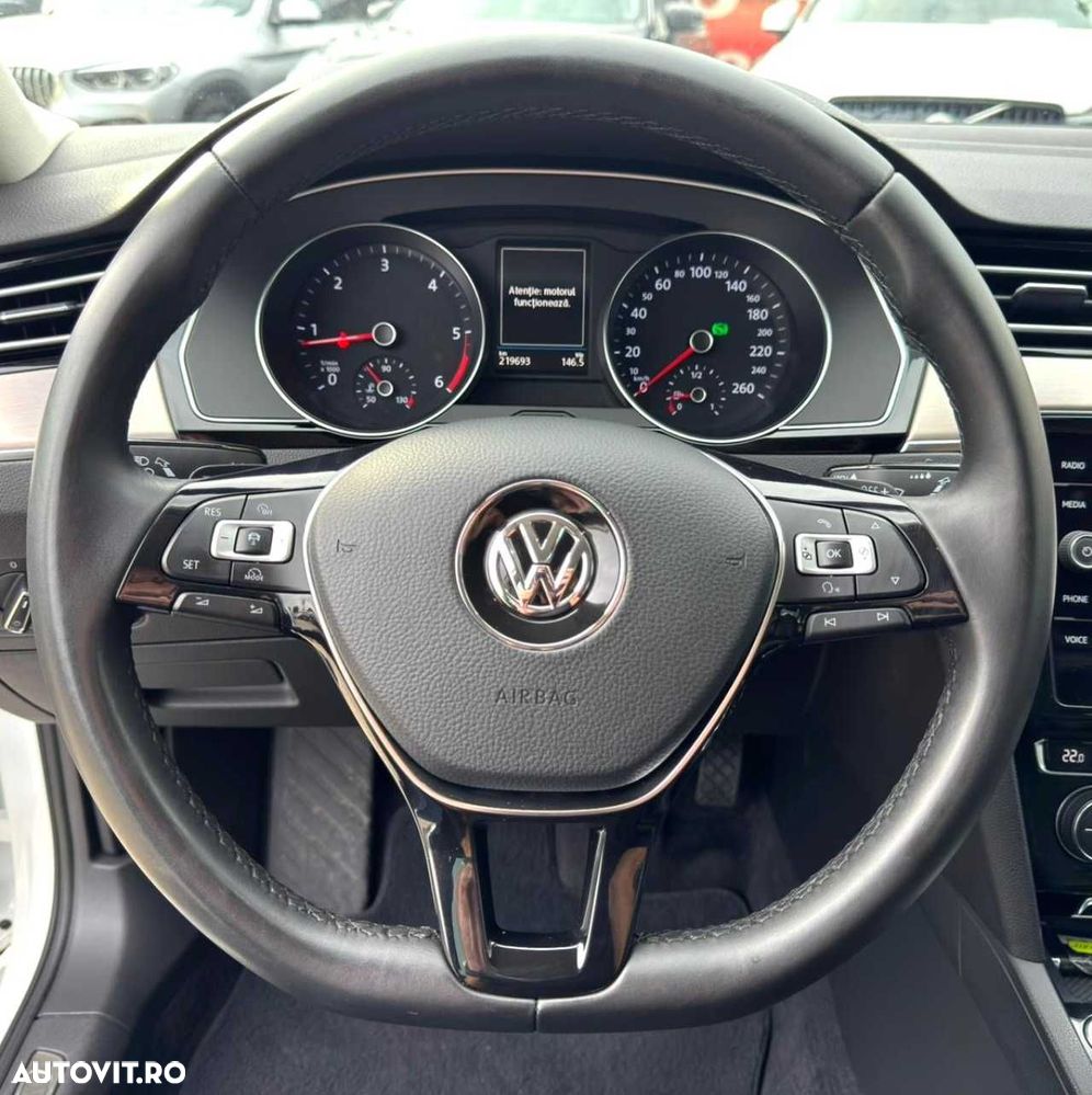 Volkswagen Passat - 23