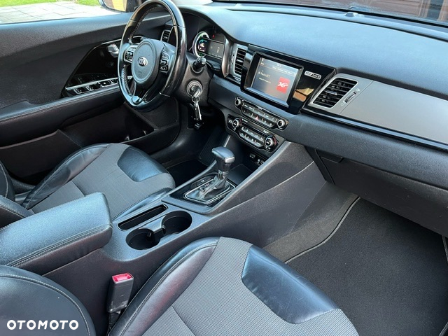 Kia Niro 1.6 GDI Hybrid L Business Line - 11