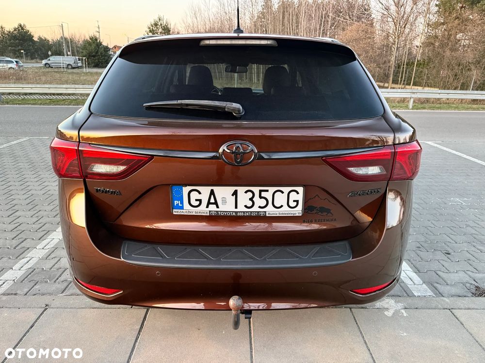 Toyota Avensis Touring Sports 1.8 Executive - 5
