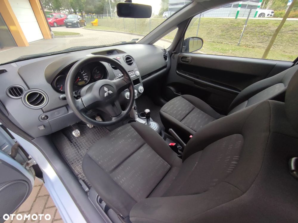 Mitsubishi Colt 1.1 - 12