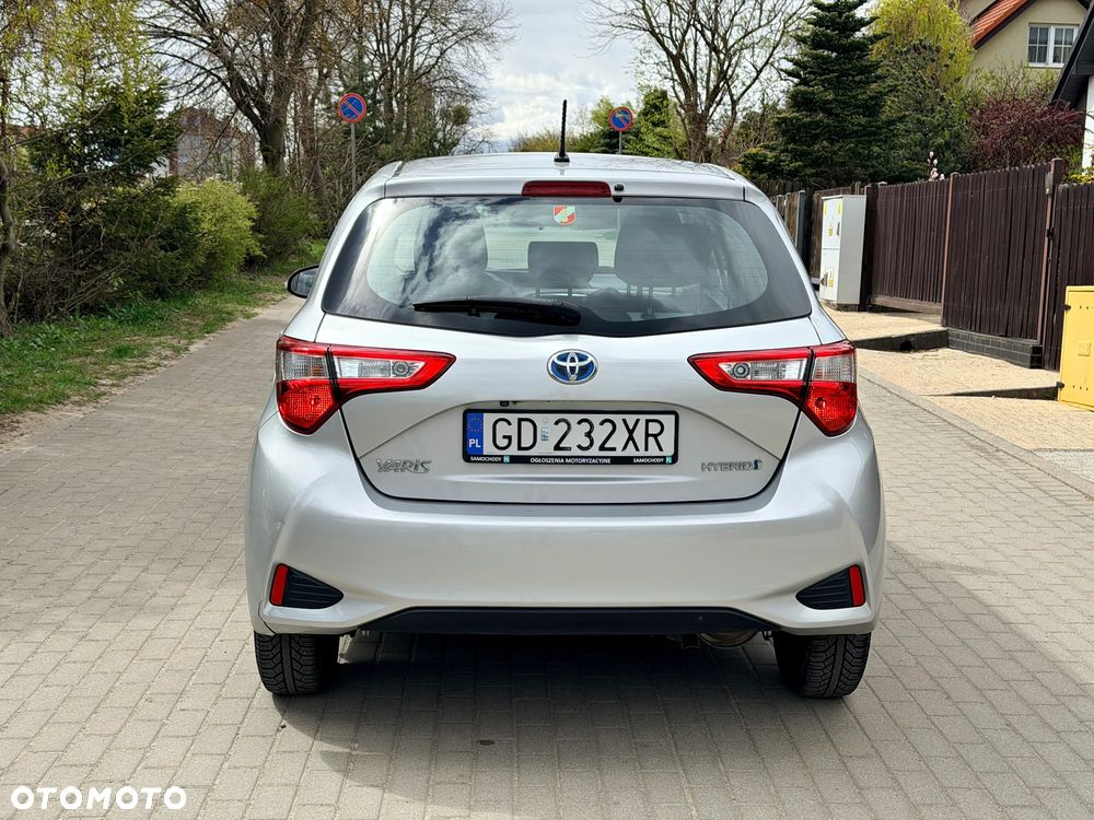 Toyota Yaris Hybrid 100 Sol - 6