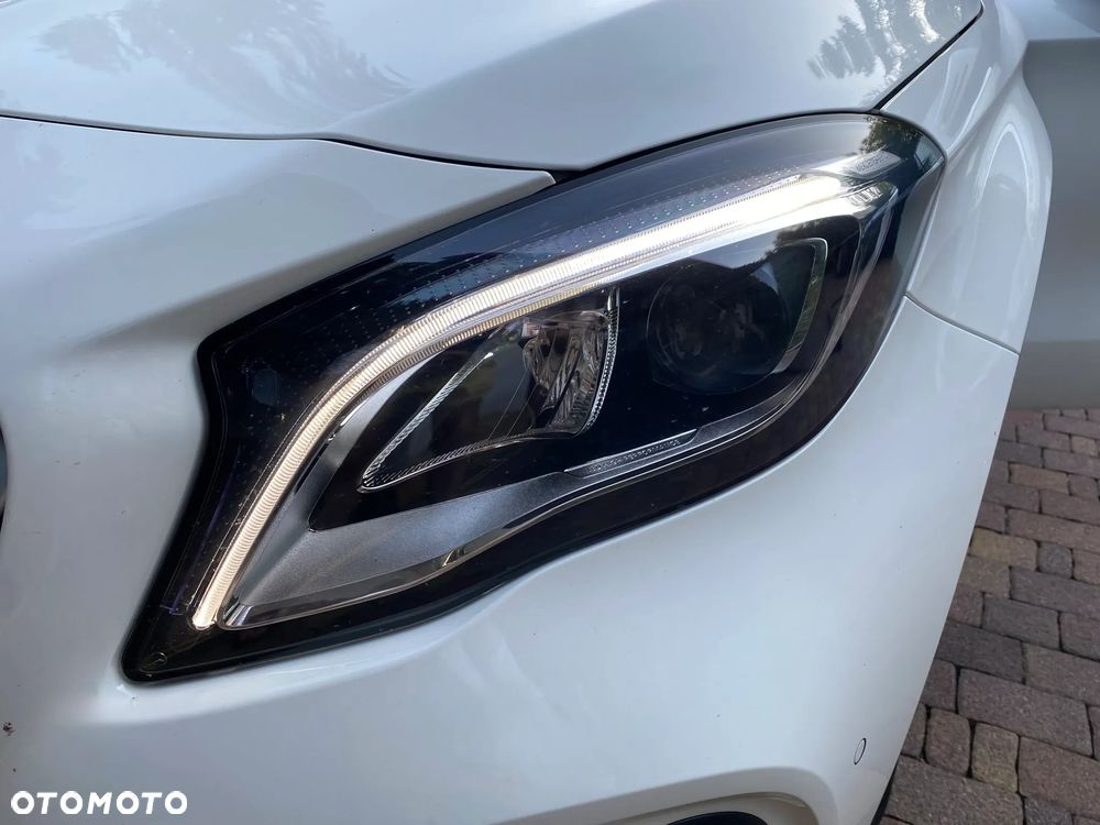 Mercedes-Benz GLA 200 7G-DCT AMG Line - 16