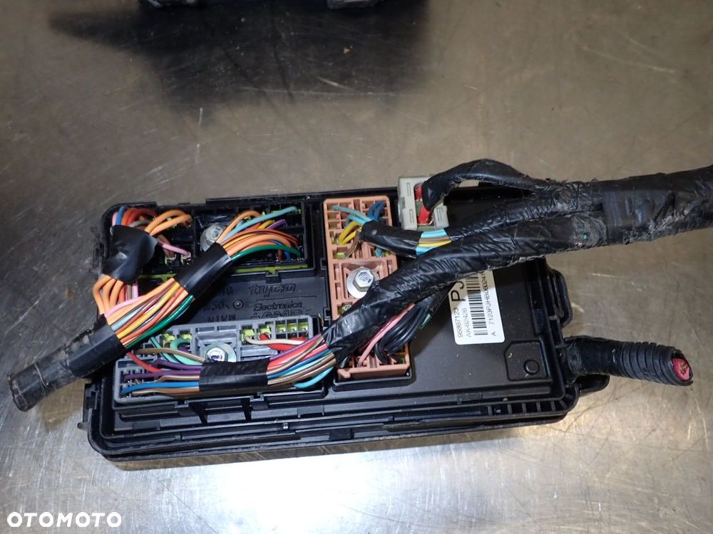 SKRZYNKA BEZPIECZNIKÓW CHEVROLET AVEO 1.2 96867123 - 1