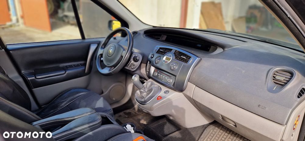 Renault Scenic 1.6 16V Infinity - 8