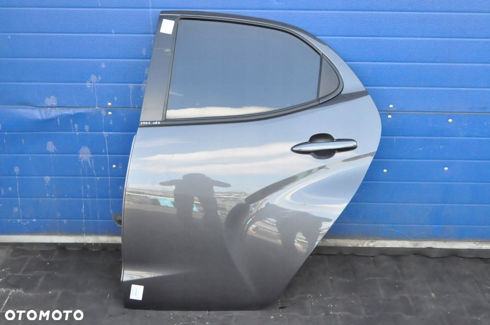 TOYOTA YARIS IV DRZWI LEWY TYŁ - 1