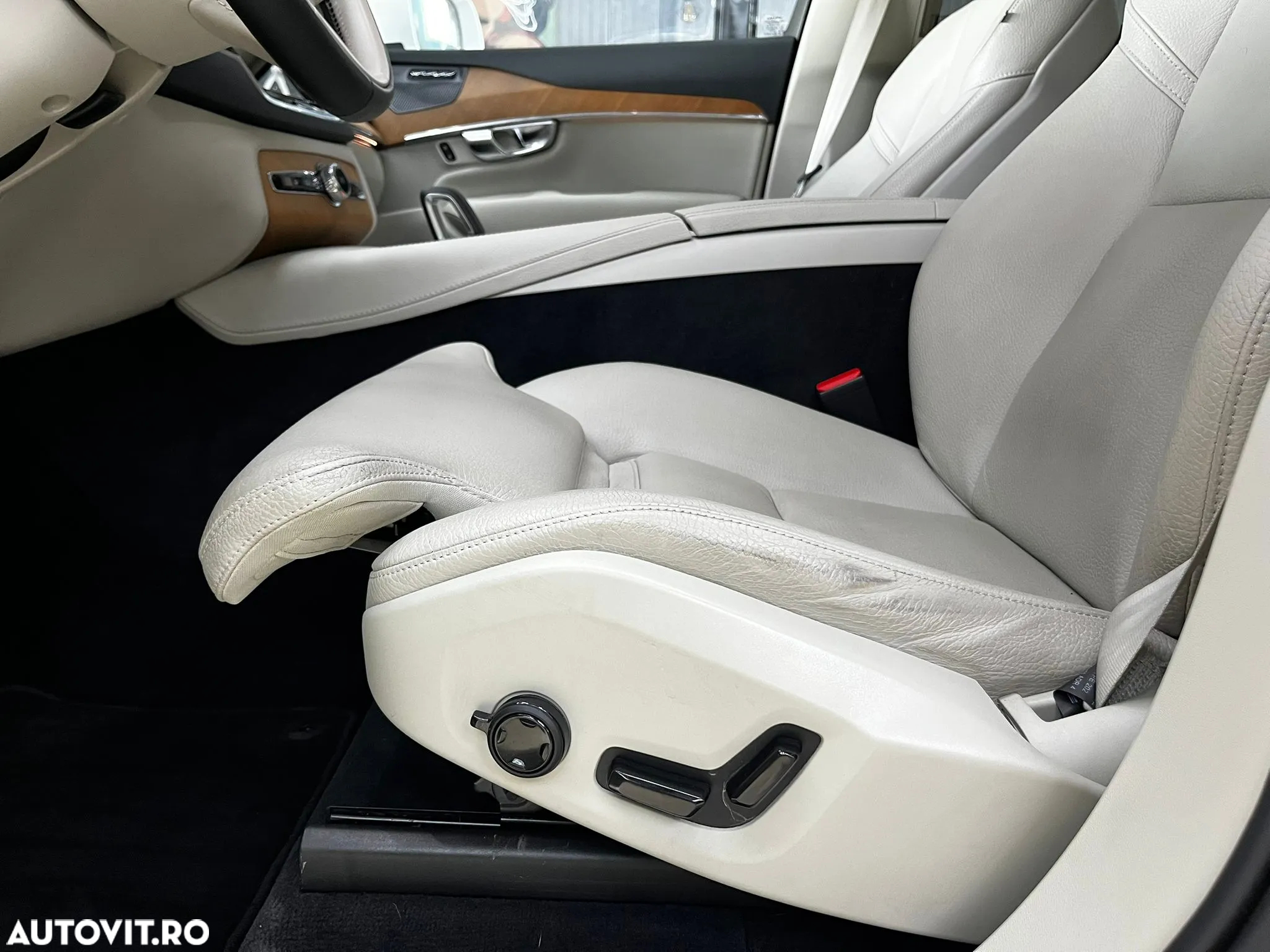Volvo XC 90 T8 AWD Recharge Geartronic Inscription - 24