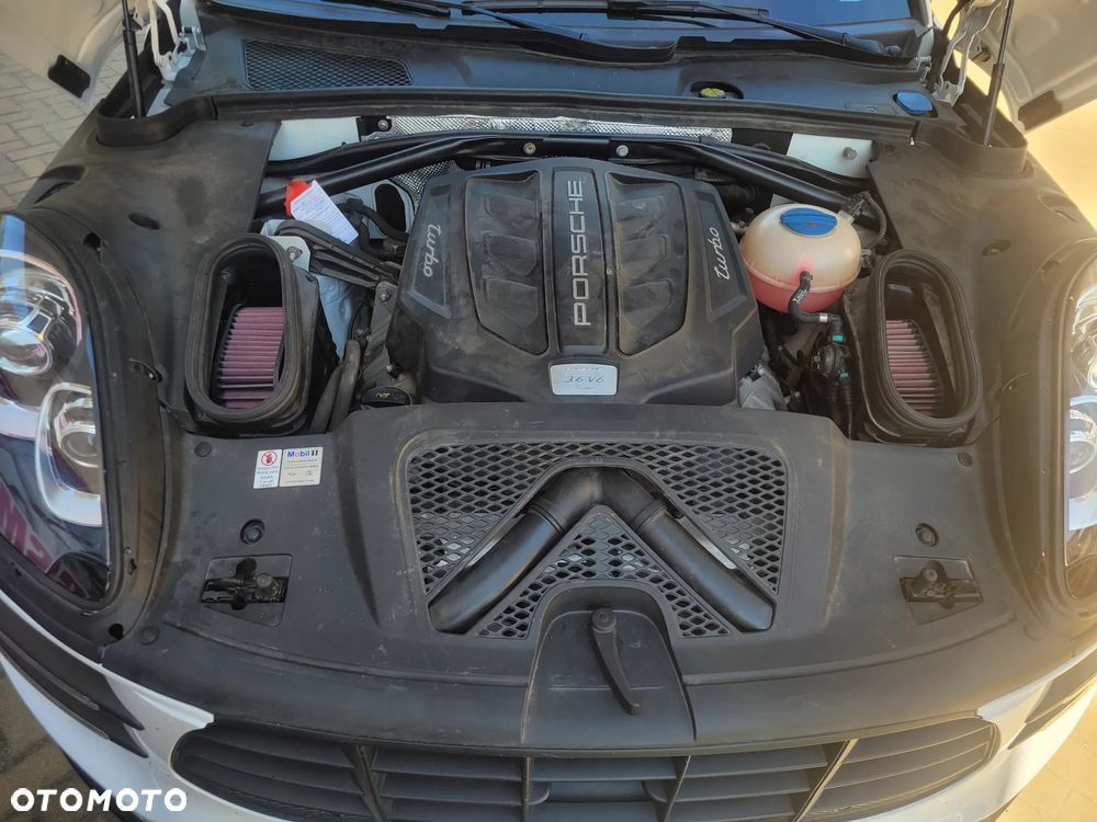 Porsche Macan Turbo PDK - 19