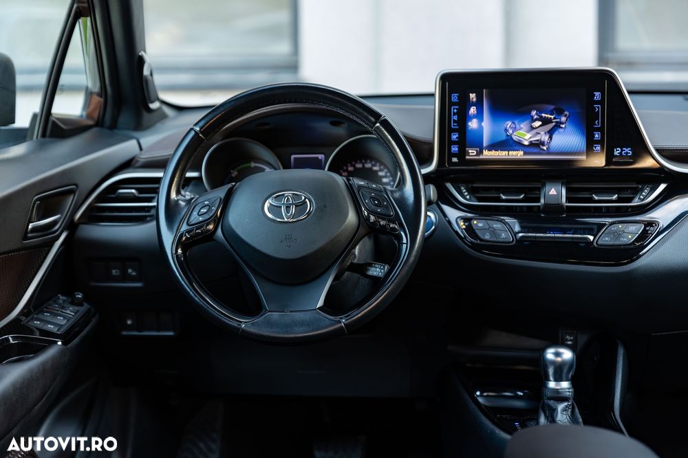 Toyota C-HR Hybrid Lounge - 18