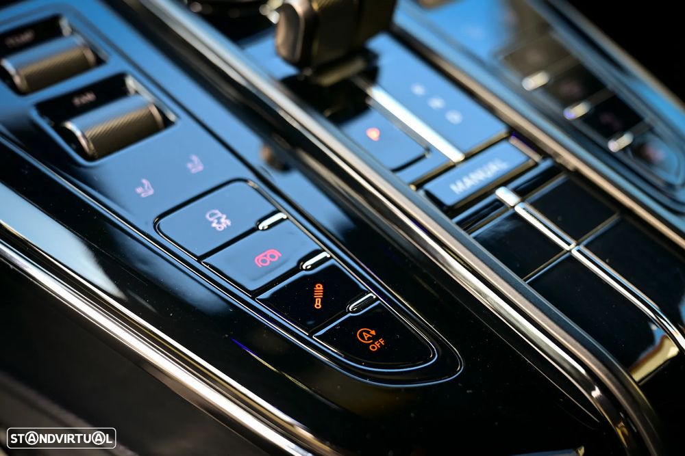 Aston Martin Vantage Coupe V8 - 42