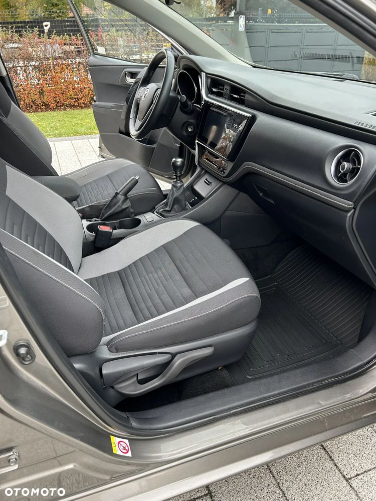 Toyota Auris - 12