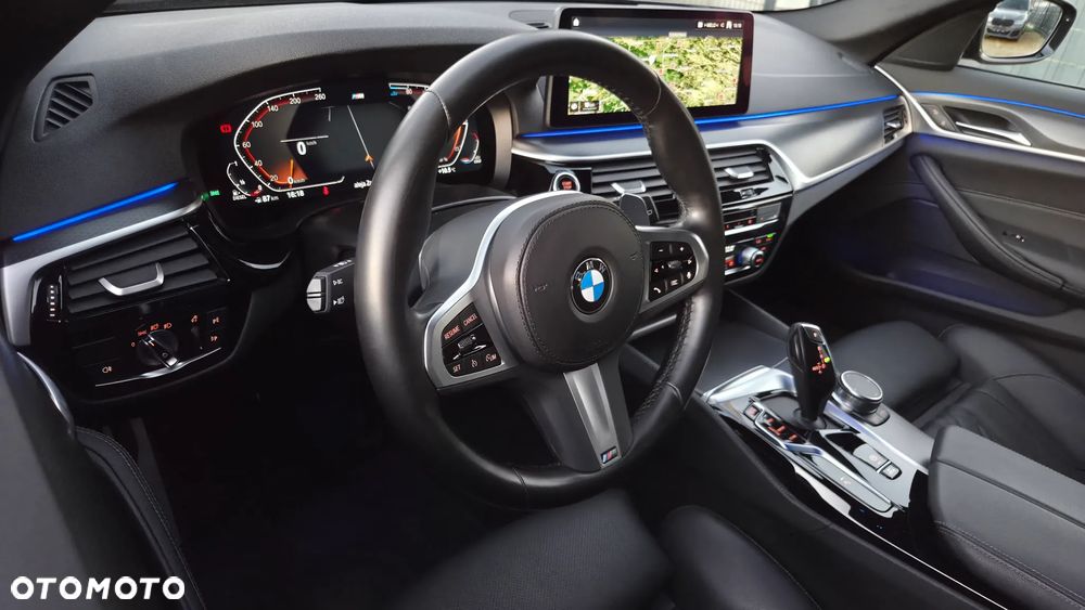 BMW Seria 5 520d xDrive Touring M Sport Edition - 17