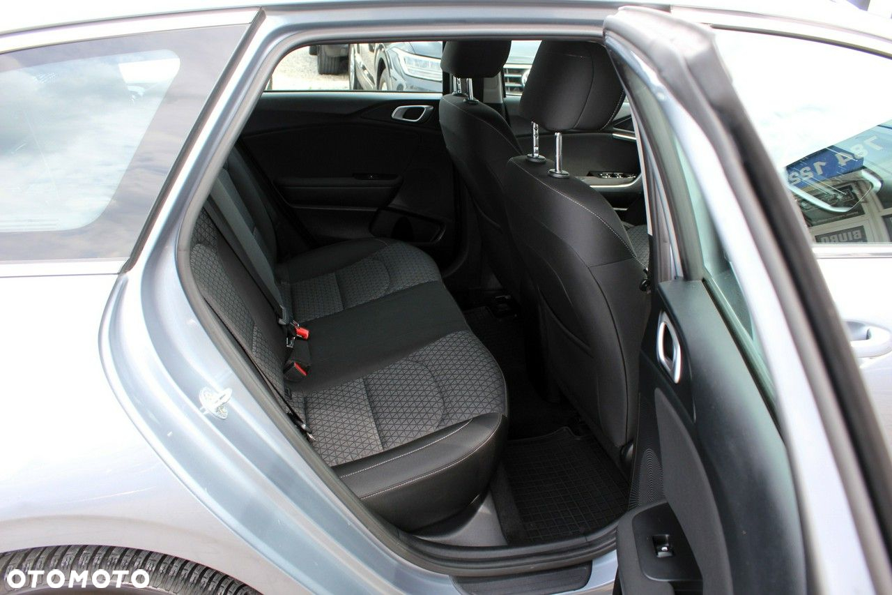 Kia Ceed - 12