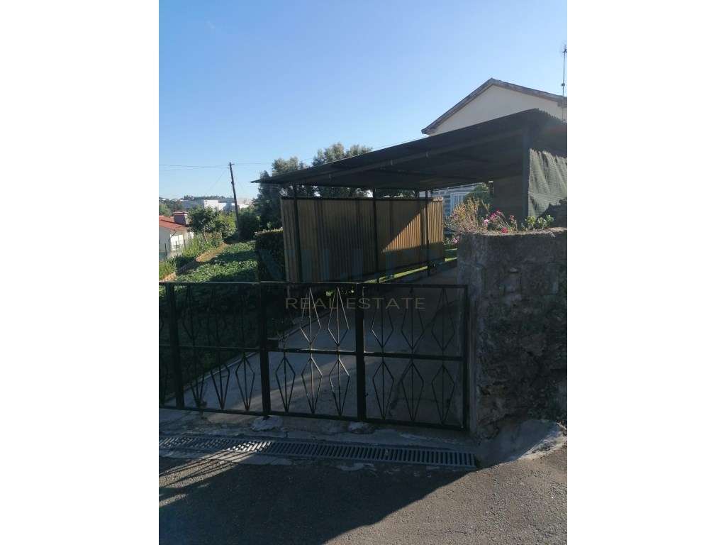 Moradia Bifamiliar em Lousado - Excelente Oportunidade de Investimento - Grande imagem: 2/8