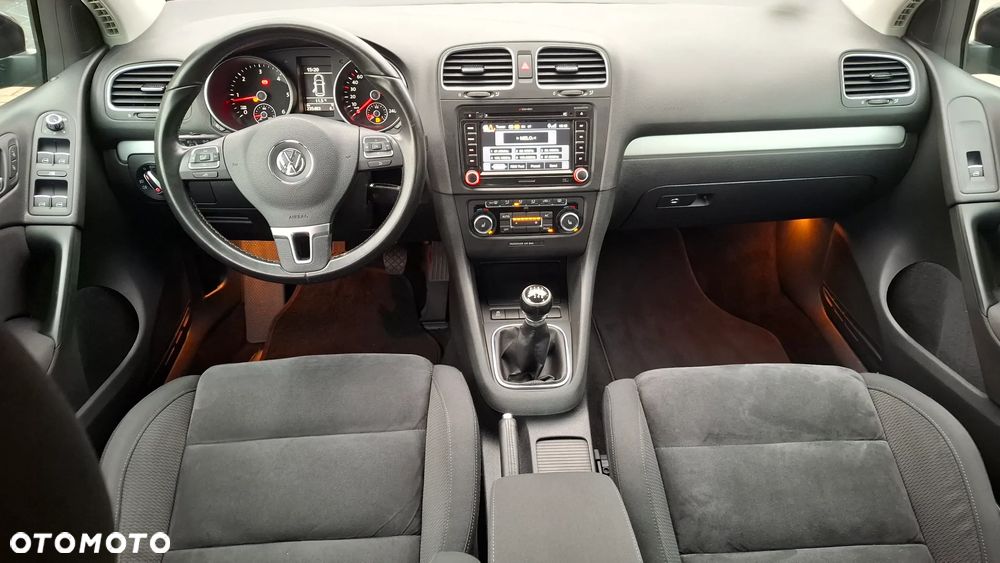 Volkswagen Golf 2.0 TDI DPF Highline - 12