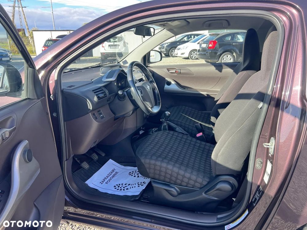Toyota iQ - 10